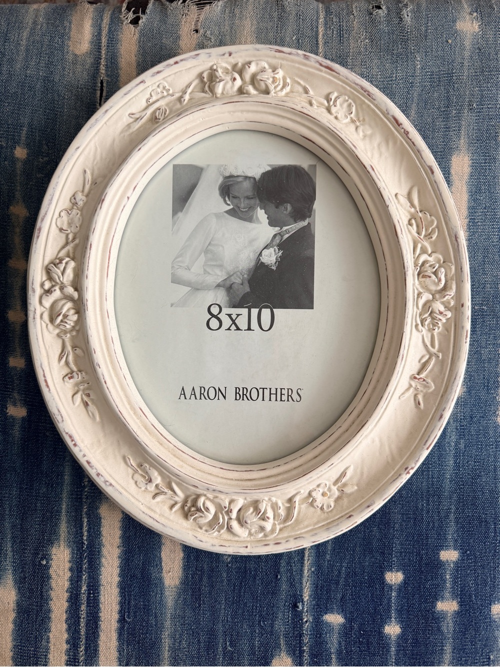Aarons Brother's Shabby Chic Oval Frame